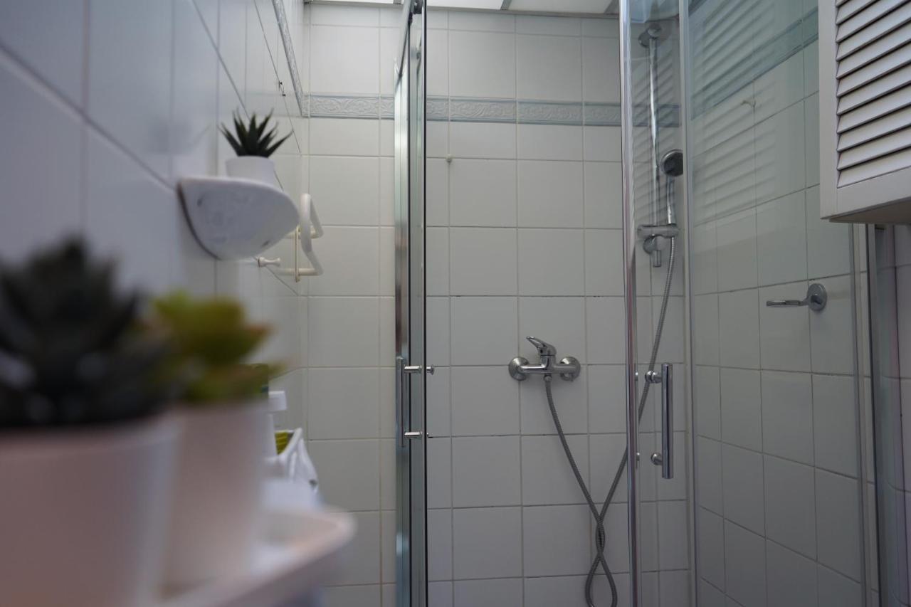Unique: Geraeumig - Bhf-Nah - Parkplatz - Netflix Apartamento Bremen Exterior foto